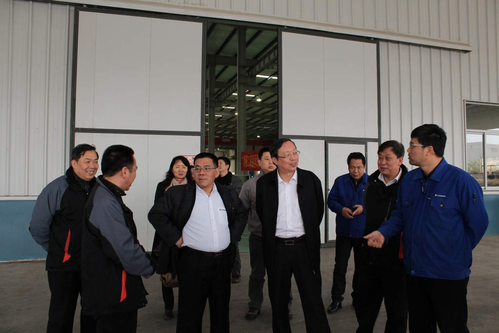 自治區(qū)國資委尹建國書記一行來我公司進行調研